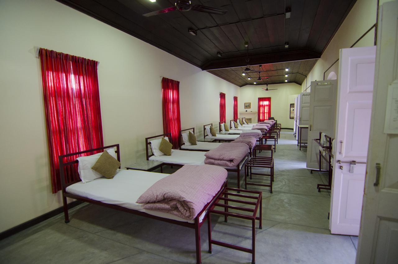 Naurang Yatri Niwas Hotel Garli Exterior foto