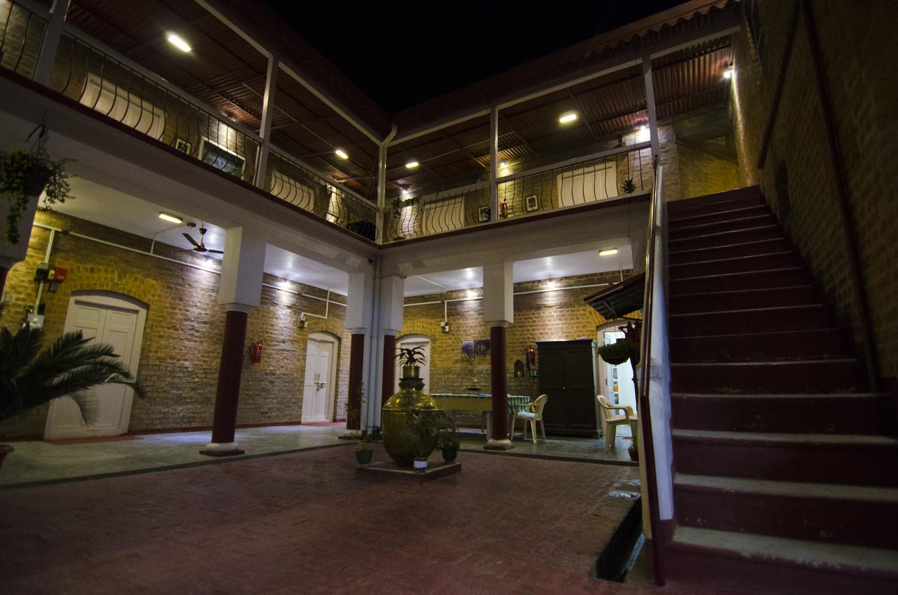 Naurang Yatri Niwas Hotel Garli Exterior foto
