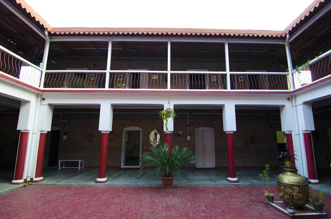 Naurang Yatri Niwas Hotel Garli Exterior foto