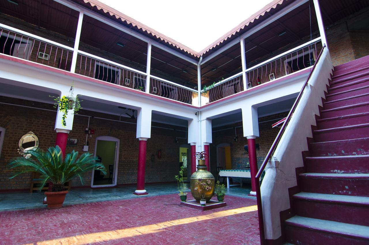 Naurang Yatri Niwas Hotel Garli Exterior foto