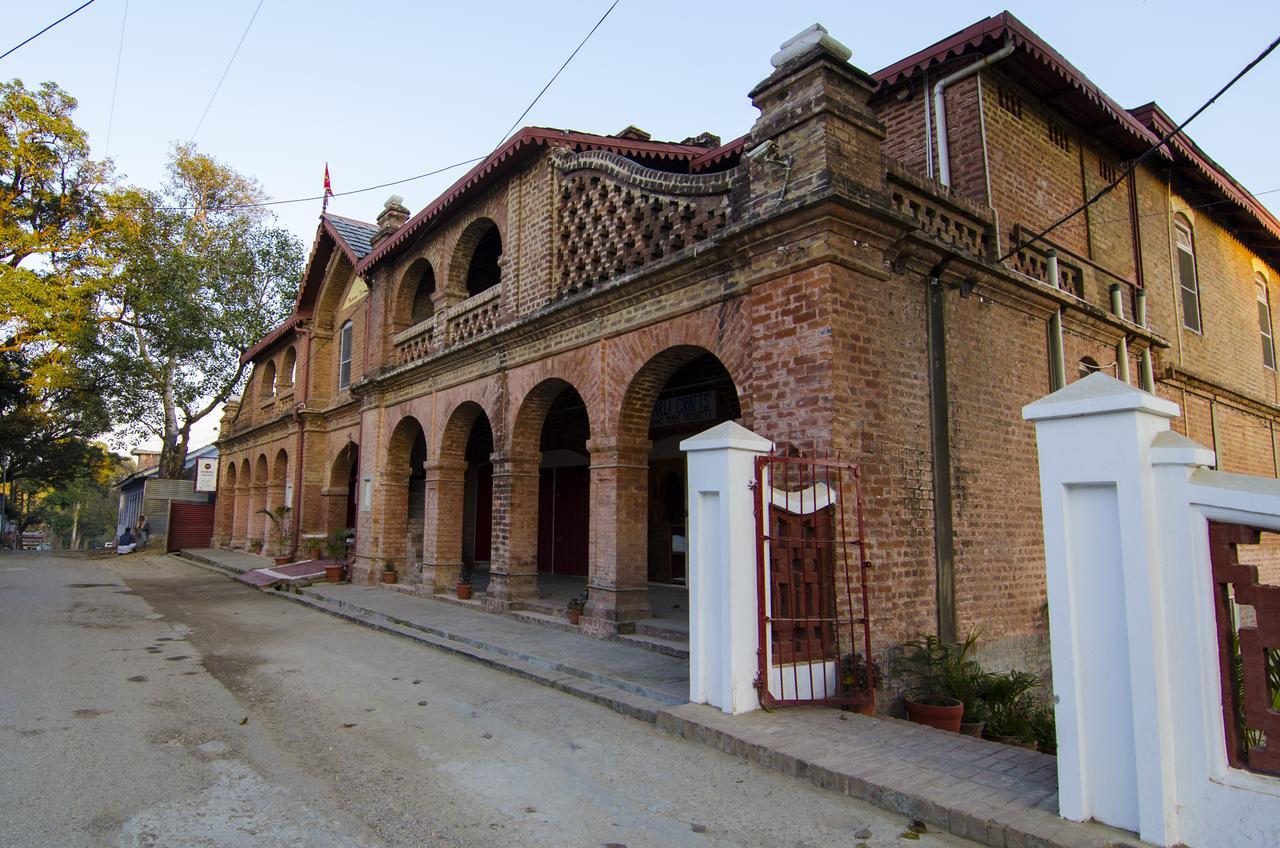 Naurang Yatri Niwas Hotel Garli Exterior foto